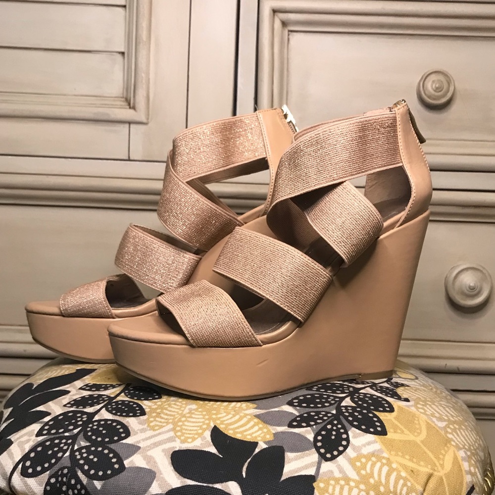 BCBGeneration Nude/Gold Wedges